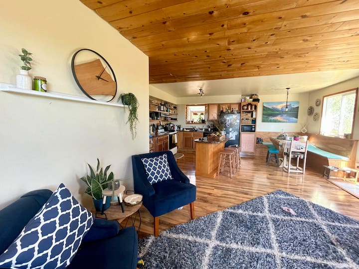 Come stay in Aspen Alley! Cheerful 2 bedroom cabin Cabins for Rent in