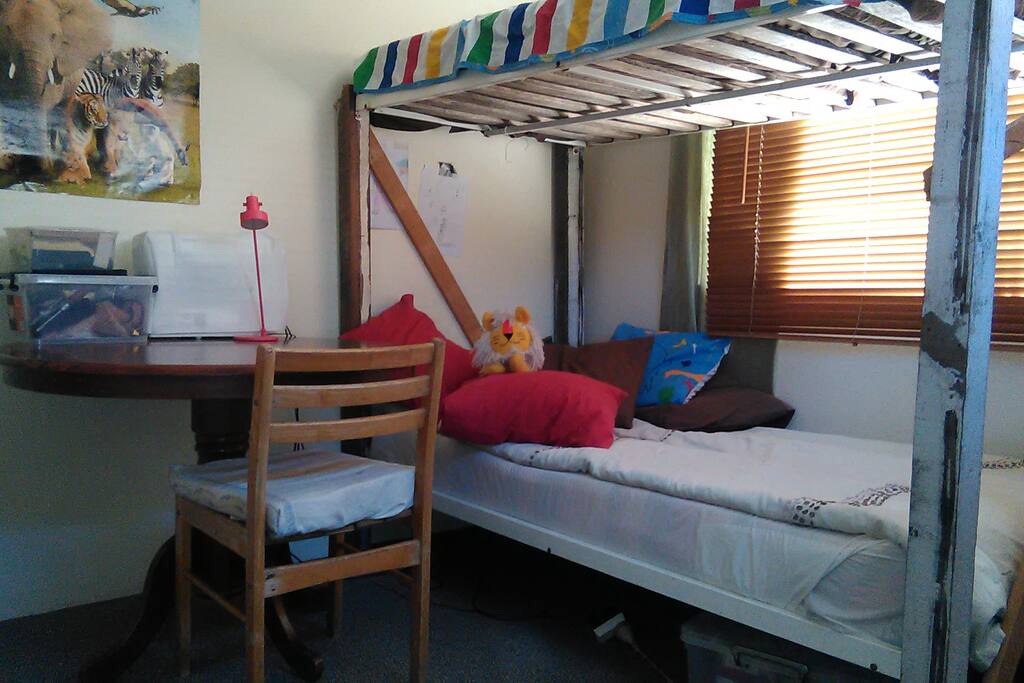 Choice of pillows. When climbing to top bed, please only put weight in centre of table.