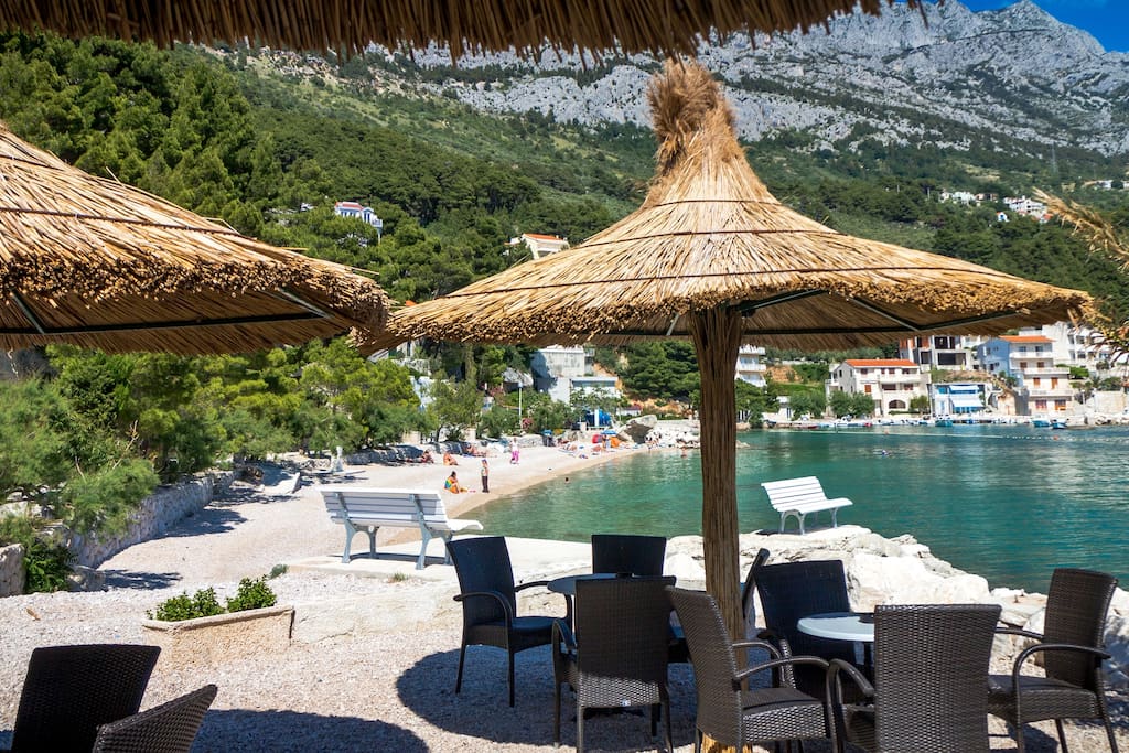 beach bar