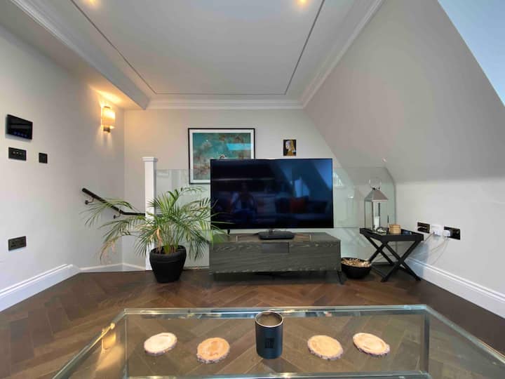 Beautiful Penthouse In Centre Of Winchester - Hampshire