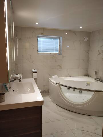 Hermosa  Design Studio