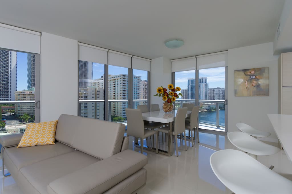 Living/Dining Area