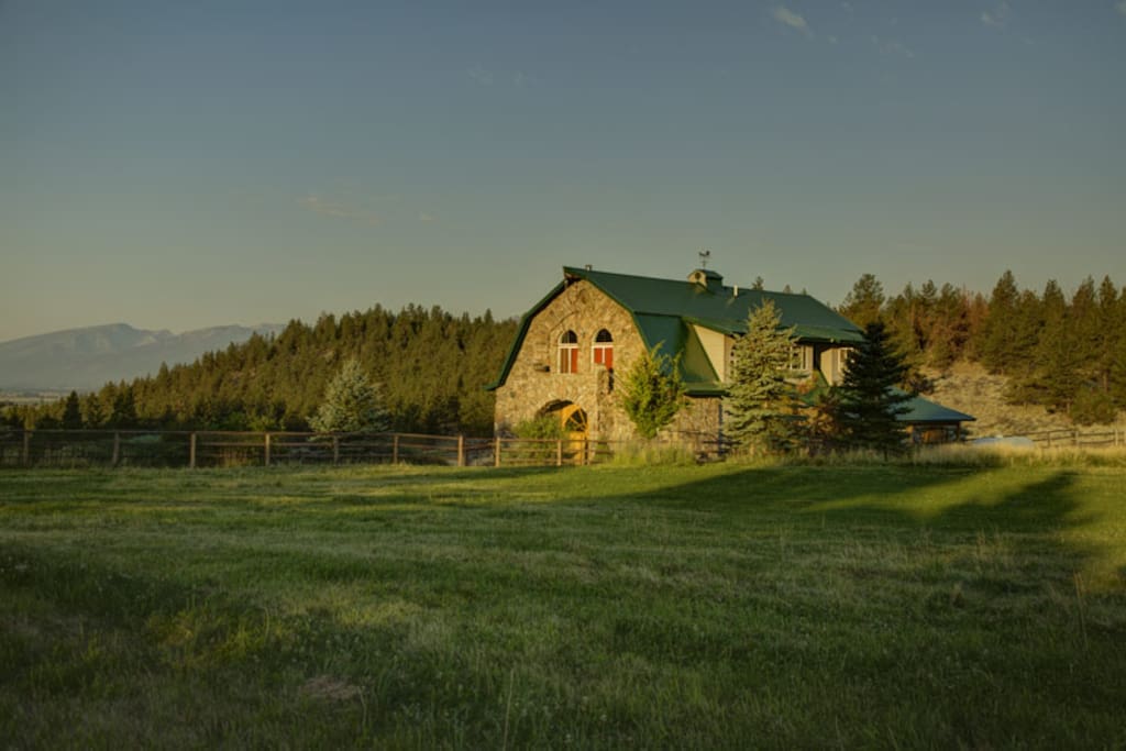 The Stone Barn, sleep up to 8 The main level has a reception room and tables & chairs available for parties or events.