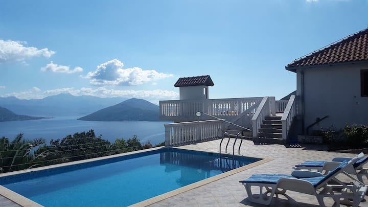 Villa Tiana - 3 bedrooms, pool, stunning views