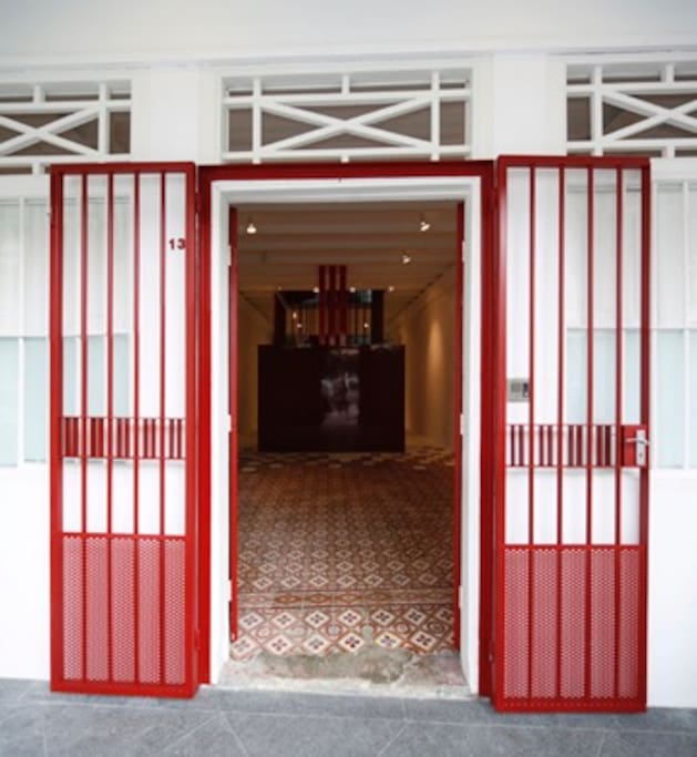 Original Peranakan tiles, lovingly preserved welcomes visitors into the hallway. The hall is perfect for group presentations.