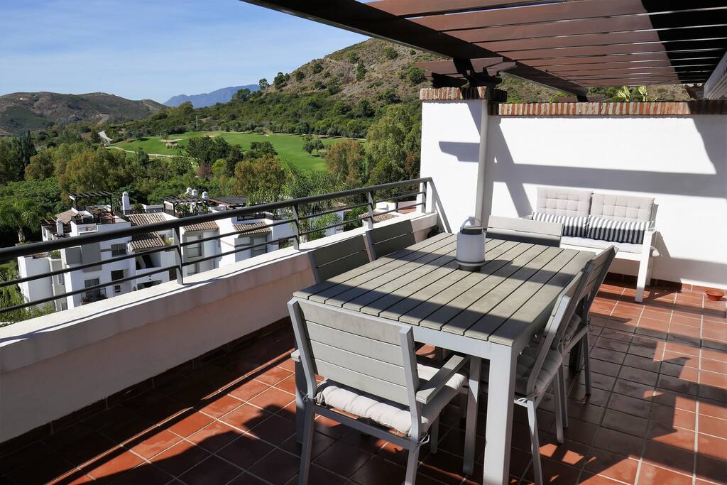 Terrasse : vue sur le golf