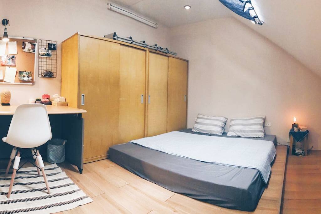 Whole view of bedroom