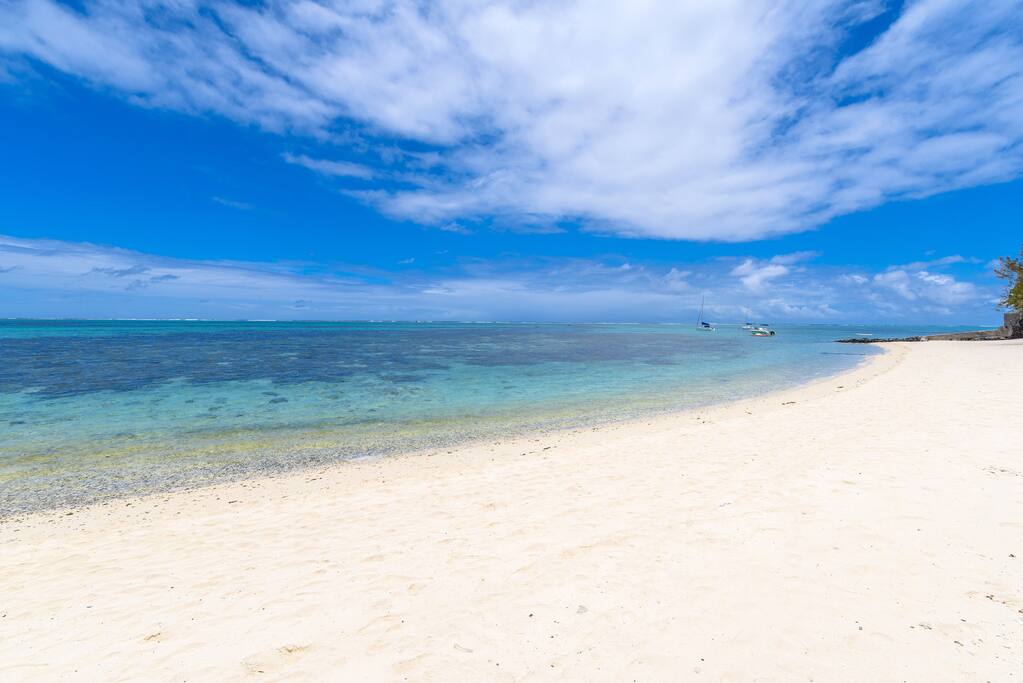 Superb beach & lagoon