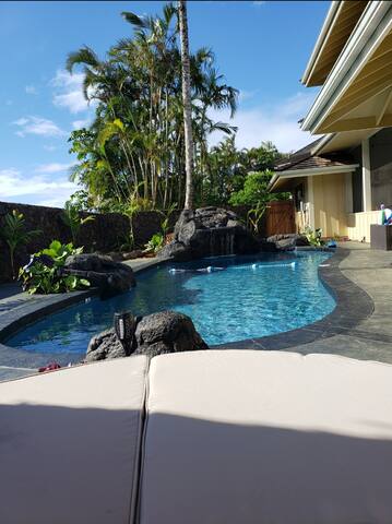 Paradise Awaits w/salt water Pool, A/C and wifi gallery image 3