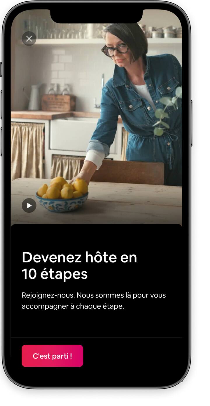 Introduction à l'accueil de voyageurs avec une vidéo de bienvenue dans l'application Airbnb.