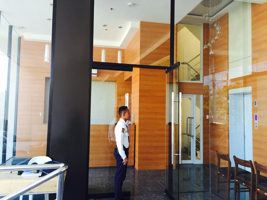 Doorman/Security to Main Lobby