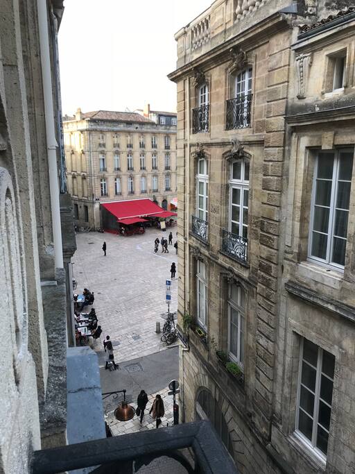 Vue sur la place du Parlement