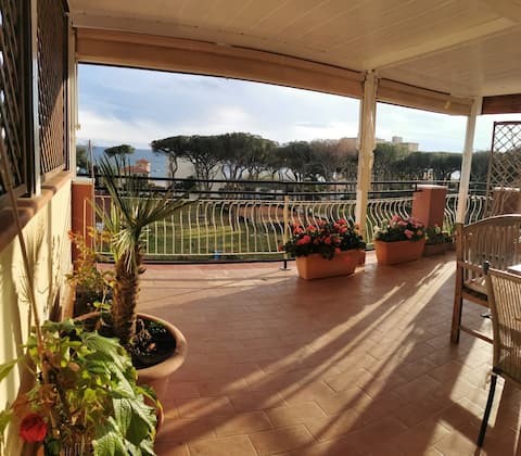 Popular Airbnb listing: Penthouse with terrace 150 meters from the sea in Follonica