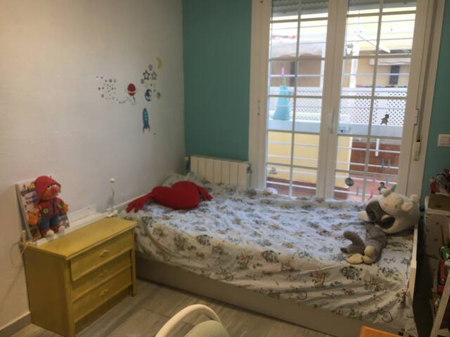 Tranquila habitación para dormir o soñar aventuras