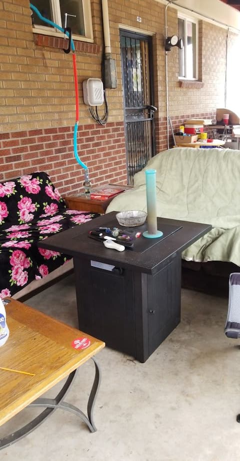 Chill Garage space at Cannabis house