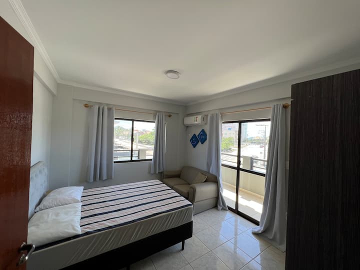 Sovrum 1 (en-suite + balkong)