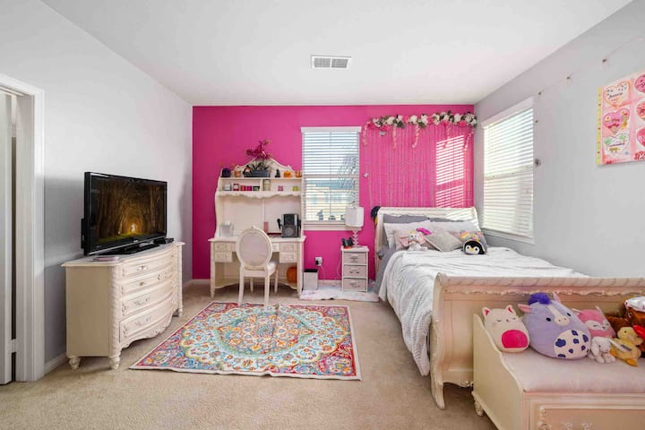 Спалня на втория етаж с изглед 2