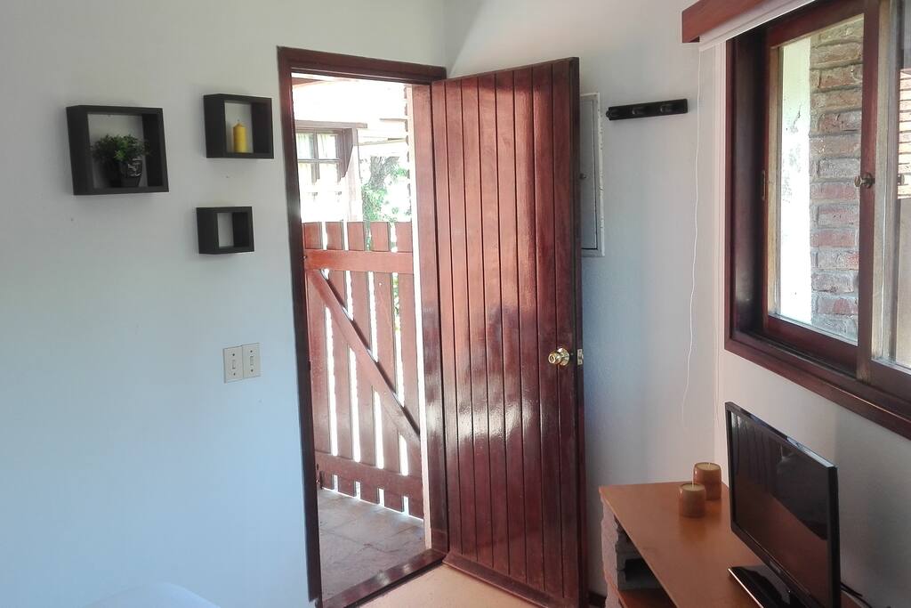 Acceso independiente pueden entrar y salir cuando deseen. Como un apartamento