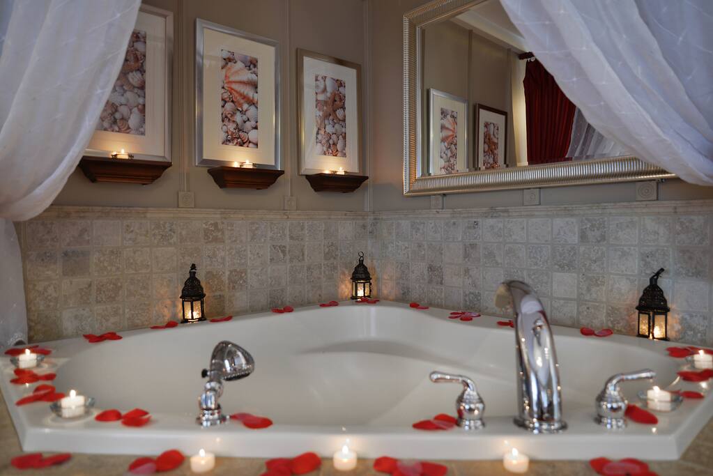 Jet tub in Captain Cove suite