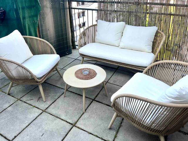 Dachgeschosswohnung mit kostenlosem Parkplatz !