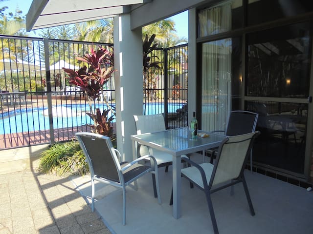 Pool time at Sapphire Beach – Nautilus