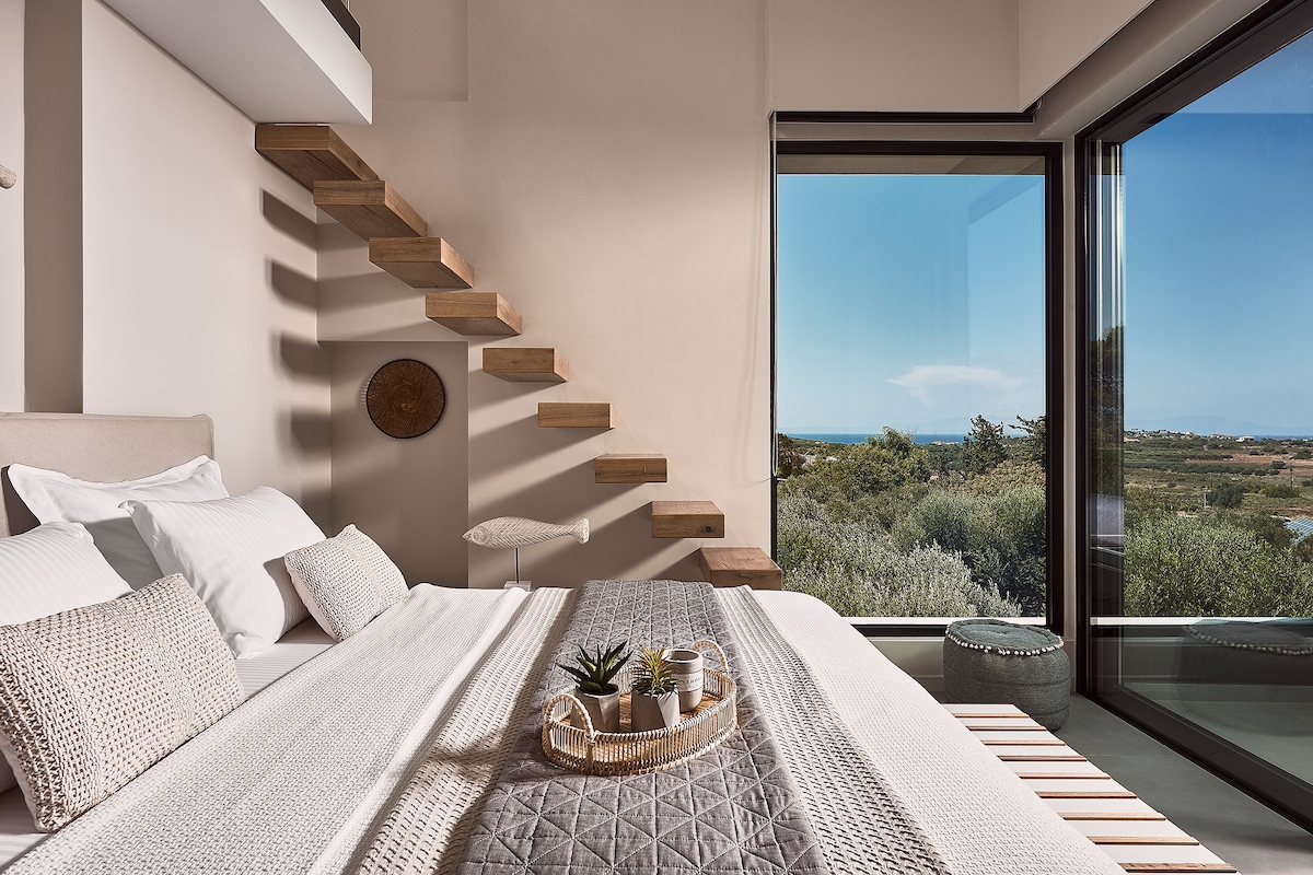 First floor bedroom with loft