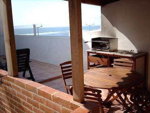 Apartment, overlooking the sea.