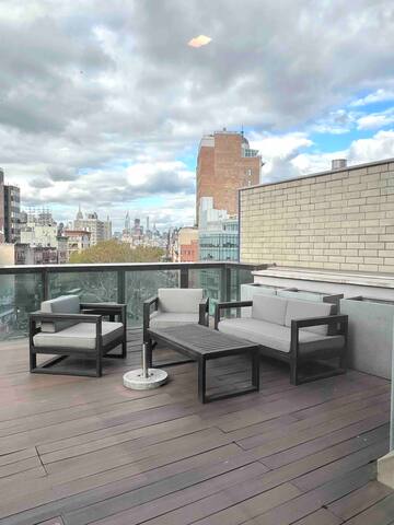 Luxury Penthouse! 2 Bed / 2 Bath + Private Balcony gallery image 4