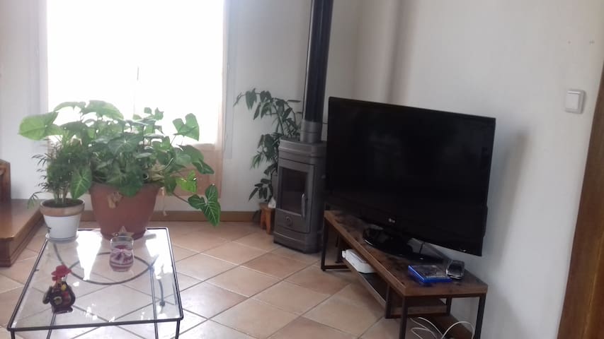 Room 2 people Parisian suburbs