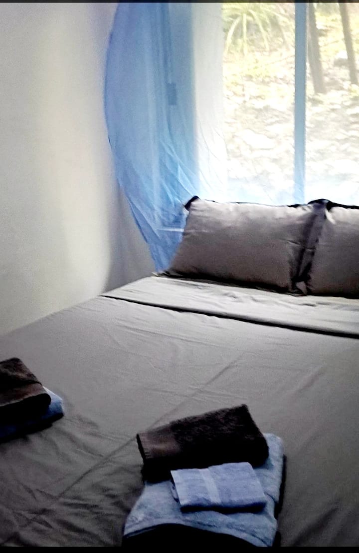 4. spavaća soba - krevet dimenzija 152 x 190 cm