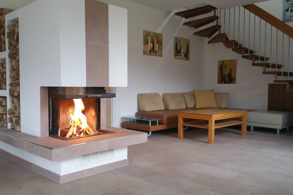 Kamin im gemütlichenWohnzimmer