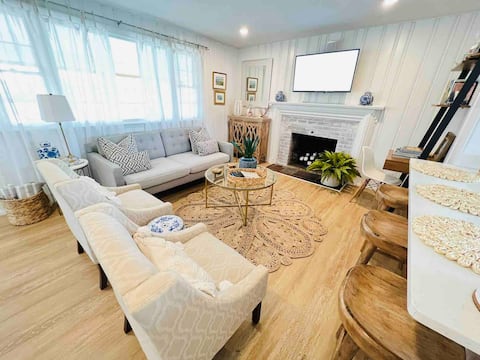 True North Cottage*Ocean side of Boat Basin!*