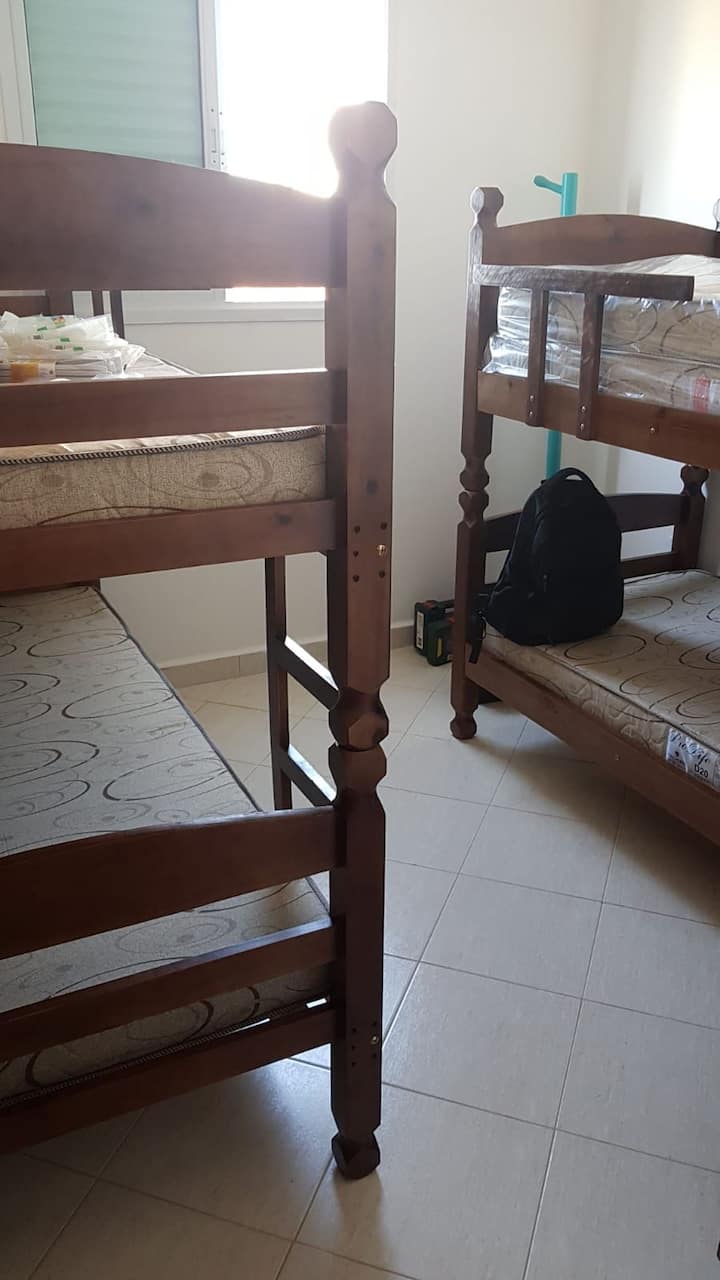 Spavaća soba s 2 kreveta na kat 