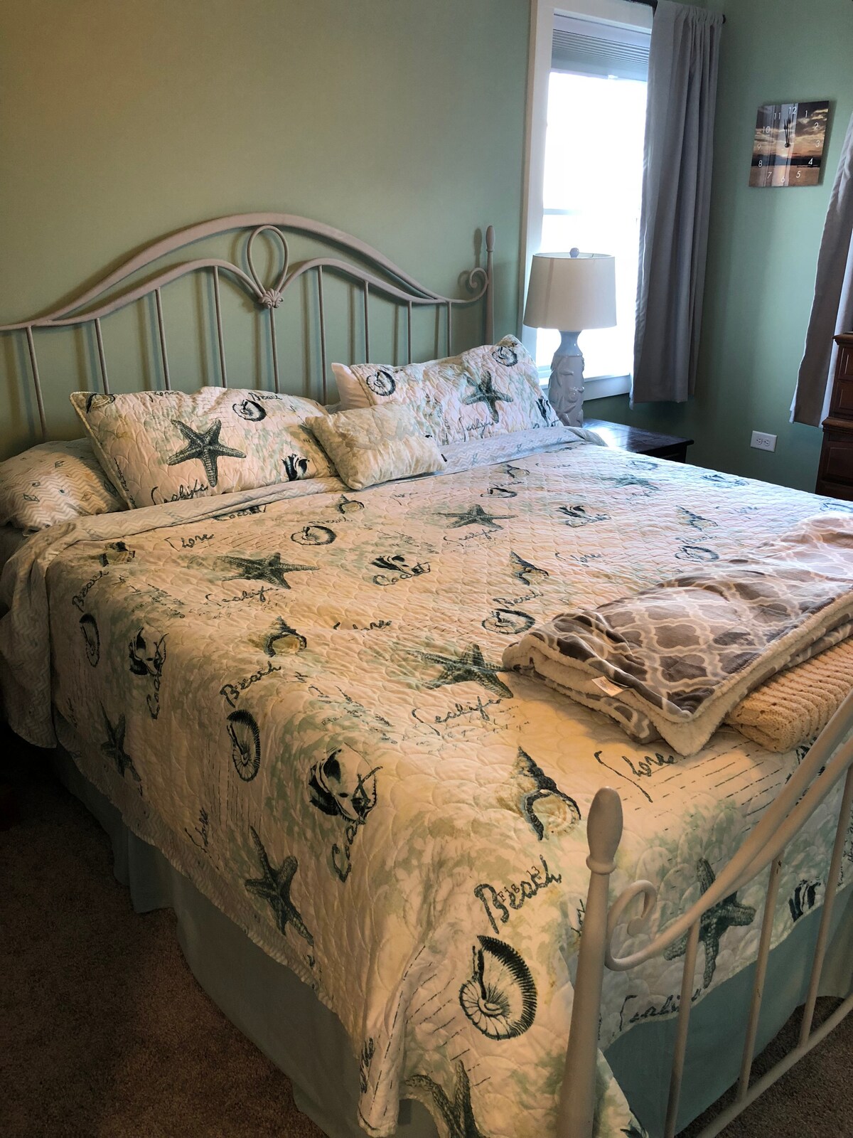 מאסטר קינג עם אמבטיה צמודה ונופי מים