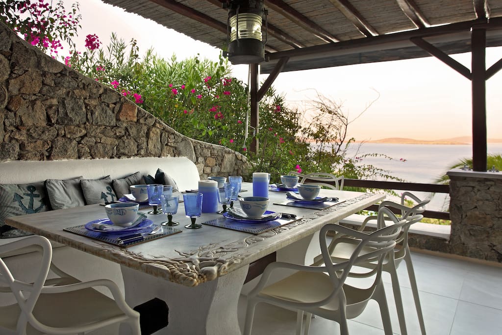 The outside dinner table !!!