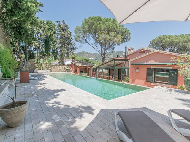 LA SARDANA – Piscina y 2 minutos a pie de la playa gallery image 2