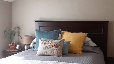 Cedarburg 2 br Apartment on prime Washington Ave