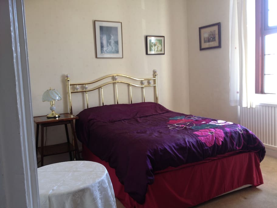 Spacious, light single occupancy room