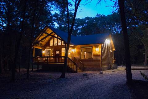 Rustic Charm-New Luxury Log Cabin