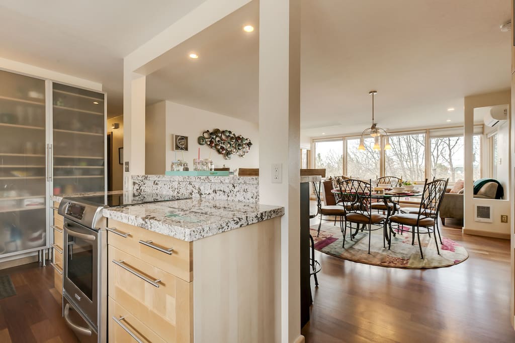 Kitchen/Dining Area