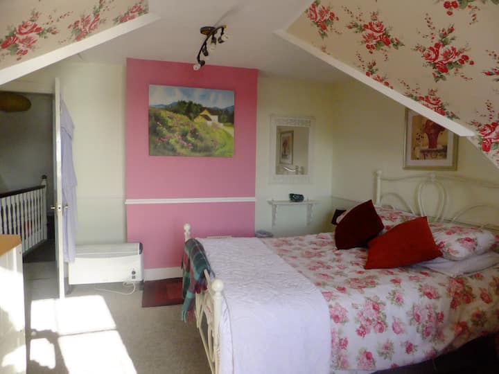 Large double room also available, see other listing
