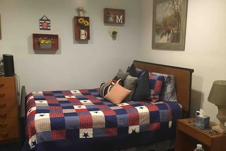 Cozy Cottage with Private Entrance