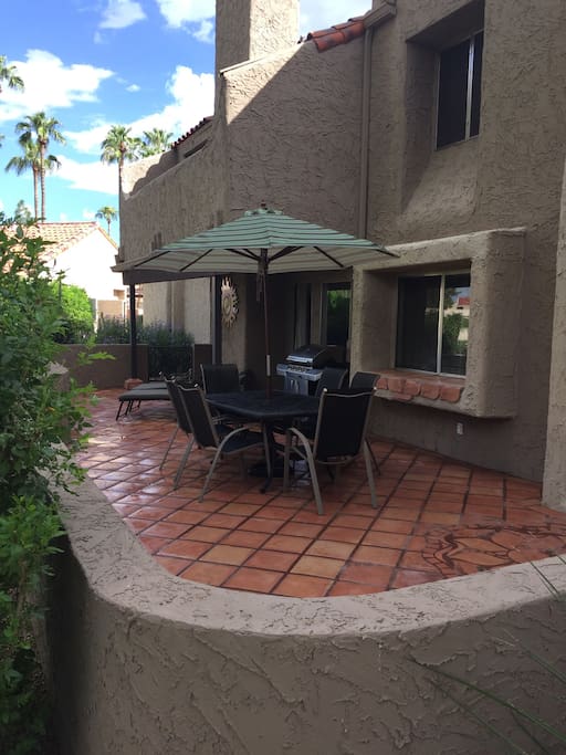 Eating area on patio! Loads of sun!