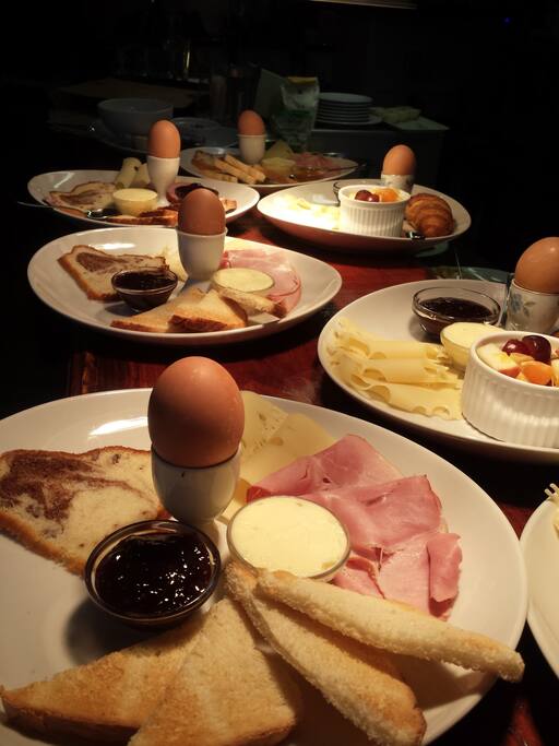 Breakfast for 8 Euro included