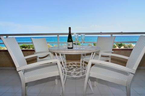 New! Fantastic apartament in front of the sea!