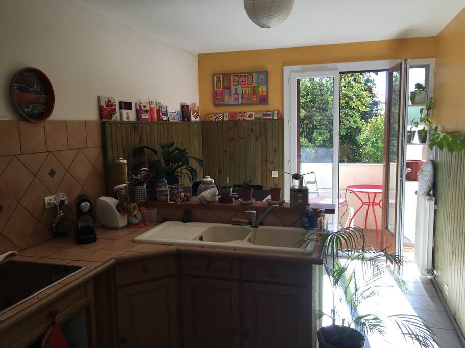 Cuisine ac comptoir et plan de travail
