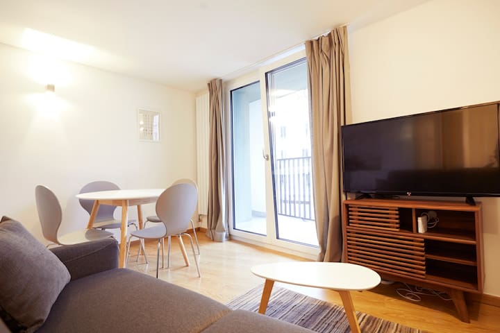 Modern 1 Bedroom + Balcony + Roof Terrace #5