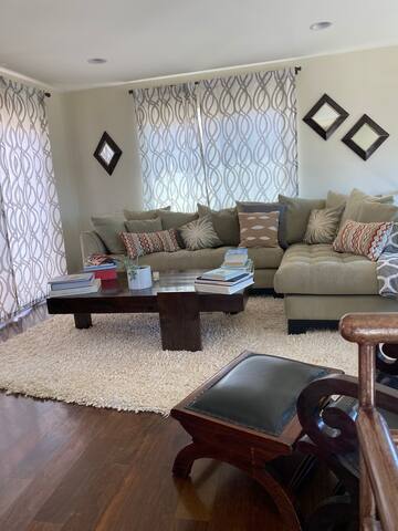 Gorgeous home steps to the beach gallery image 5