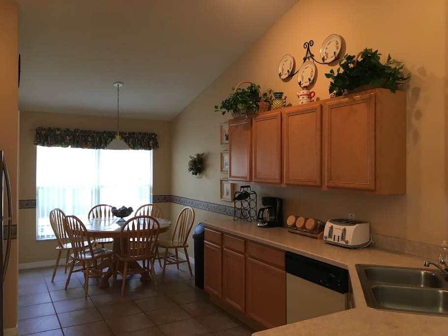 Large kitchen with cafe area for casual dining
