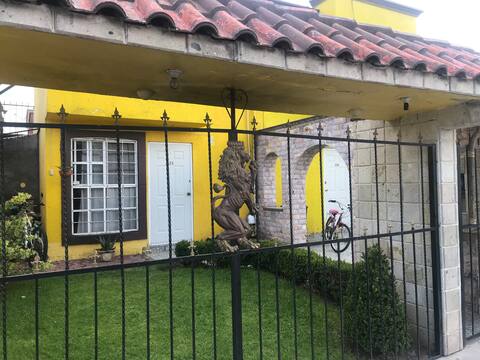 Habitación en casa amplia cerca Pachuca/CDMX